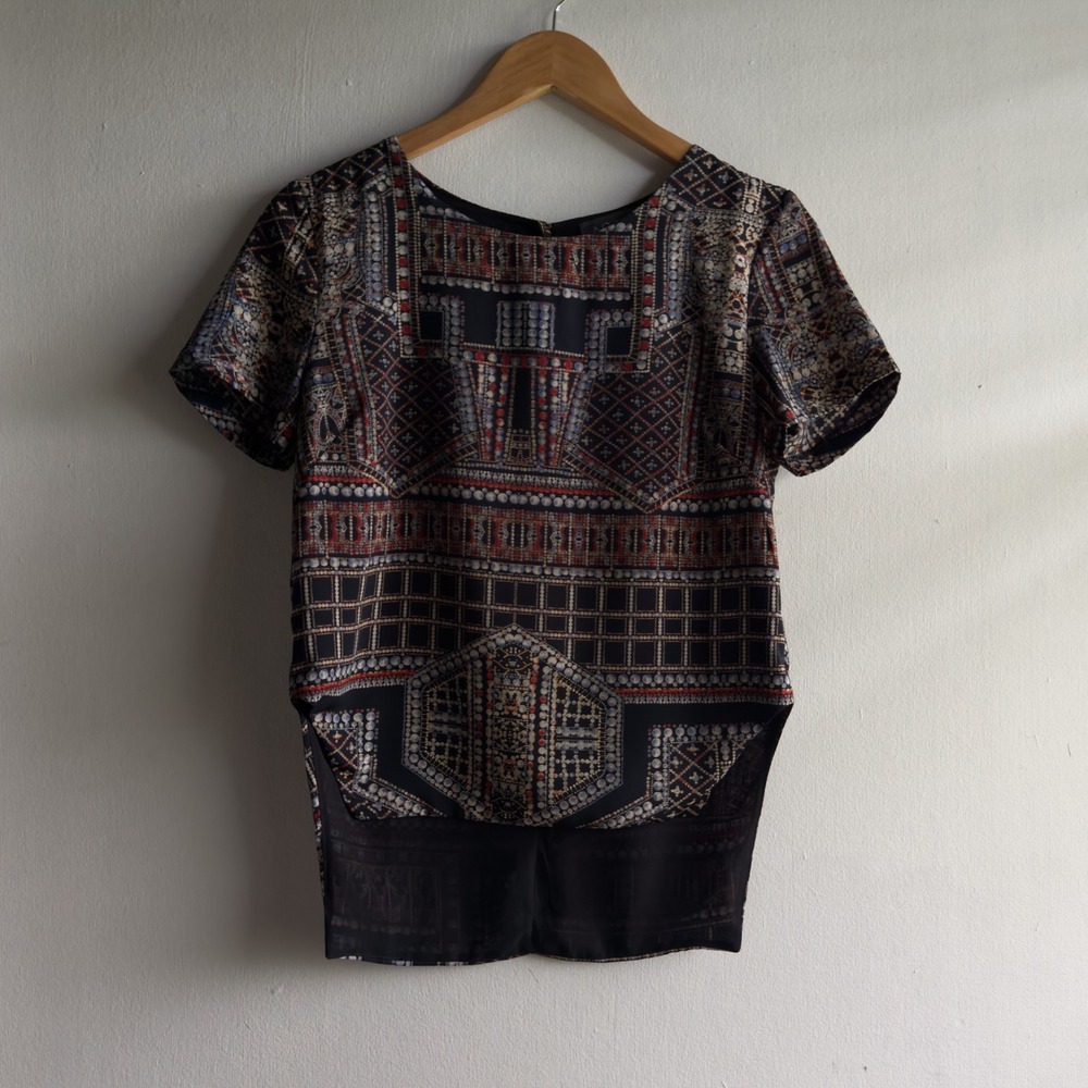 ASTR the Label Geometric Tile Print High-Low Blouse Women Small Black Boho